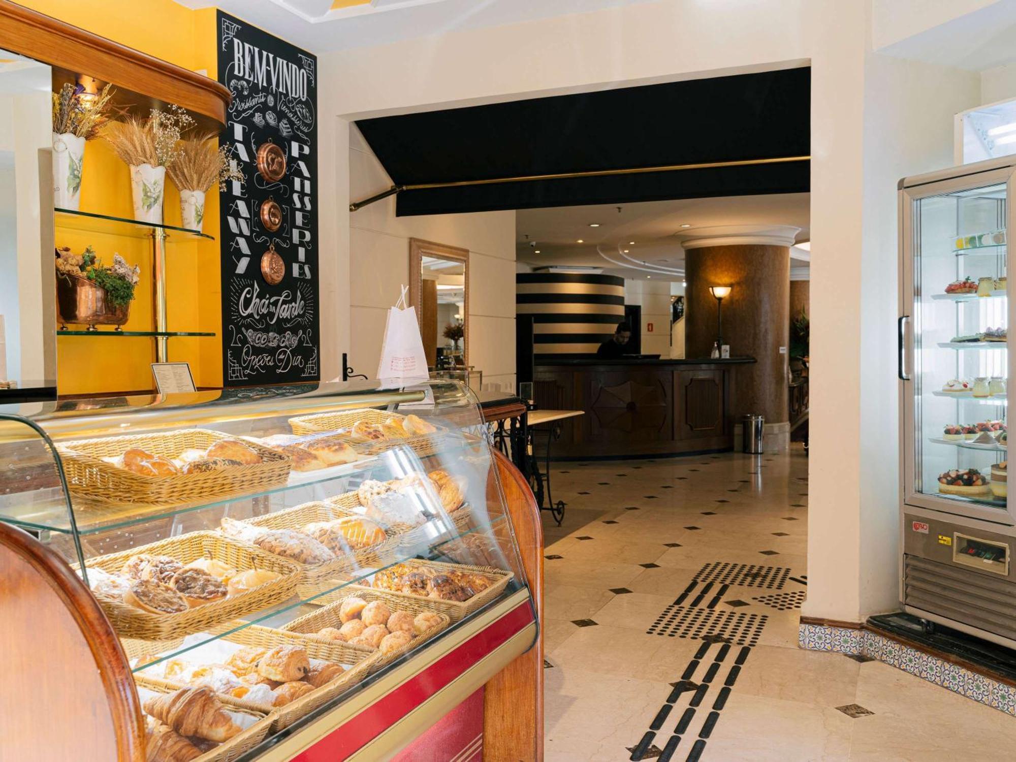 Grand Mercure Sao Paulo Ibirapuera Bagian luar foto The interior of a typical café