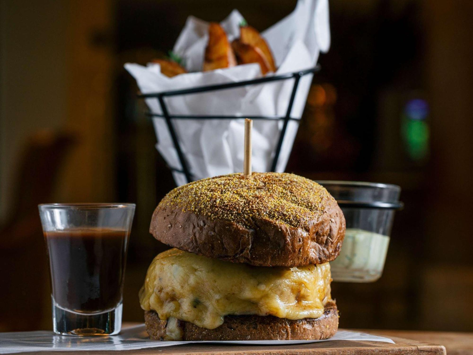 Grand Mercure Sao Paulo Ibirapuera Bagian luar foto A cheeseburger with a shot of espresso