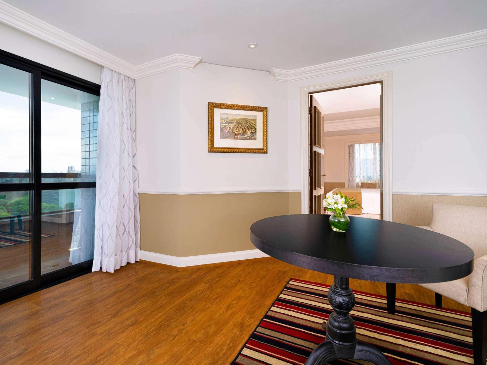Grand Mercure Sao Paulo Ibirapuera Bagian luar foto A room at the hotel